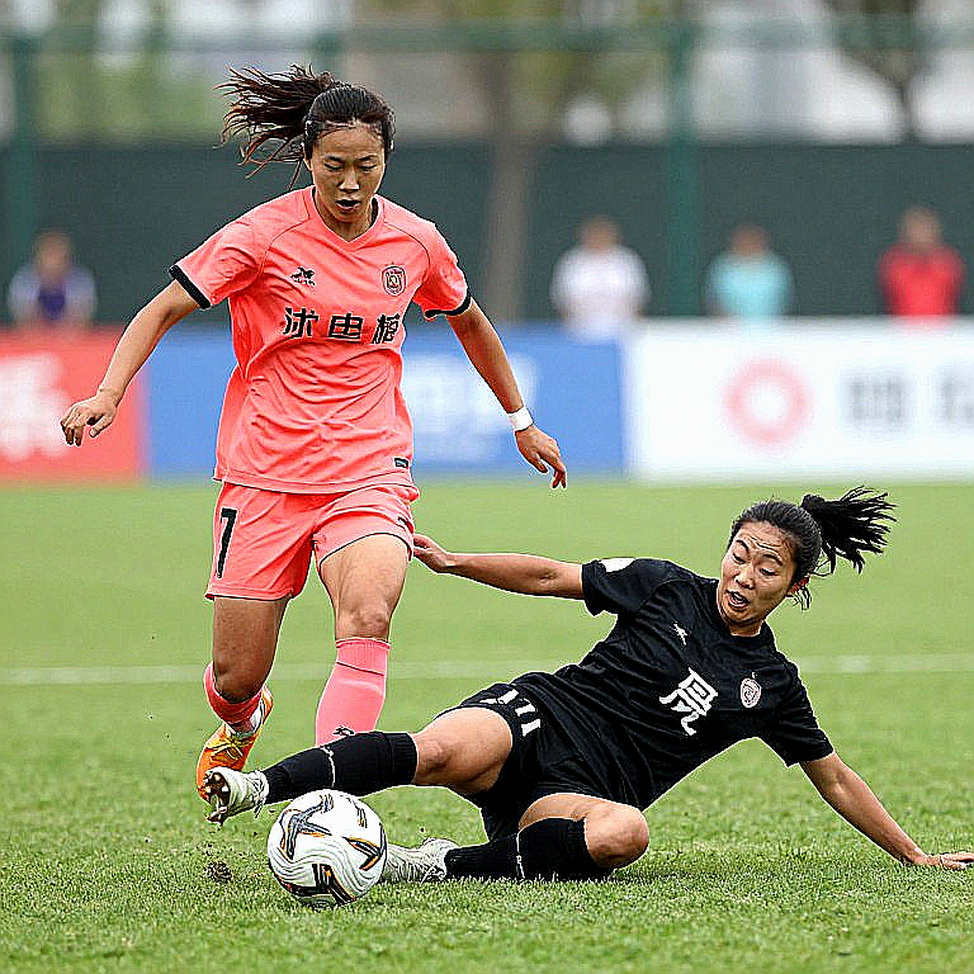 Khoảng trắng trong hồ sơ chuyển nhượng V.League