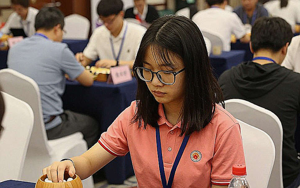 ChessBase Magazine #225: 27 ván cờ ngắn, bốn định dạng, và một hào bảo vệ bằng con người