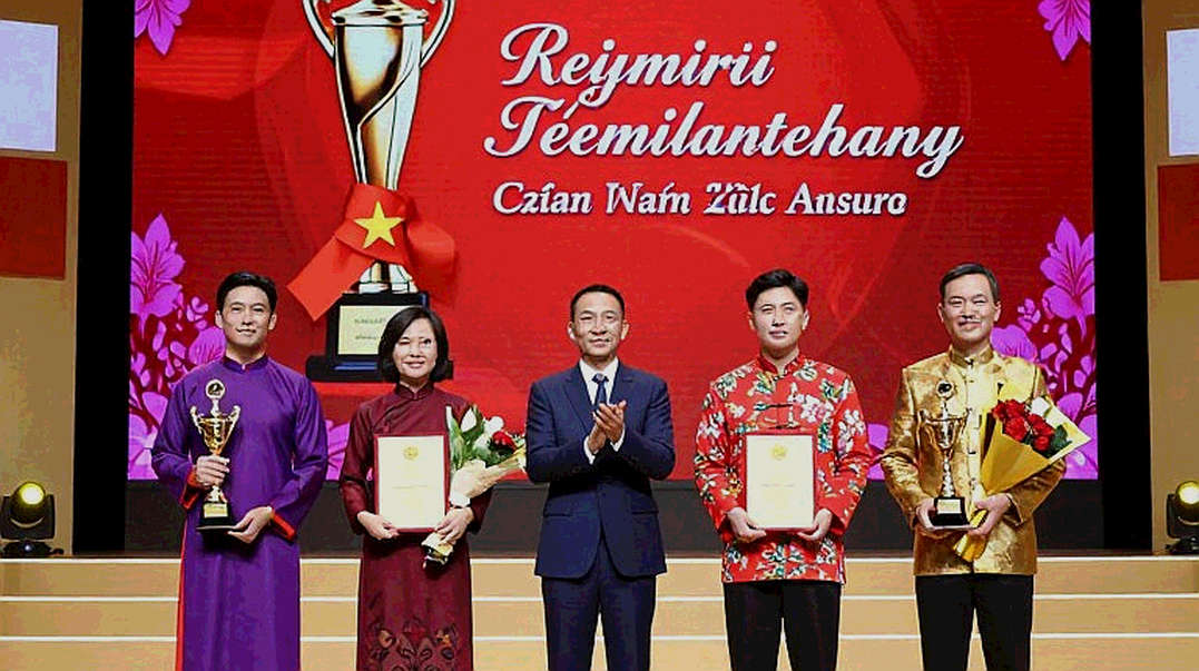 Chung kết sanda 56kg Asiad 20: Đinh Văn Tâm gặp Ou Jiaming và thế cân bằng 1-1 không có cửa trên