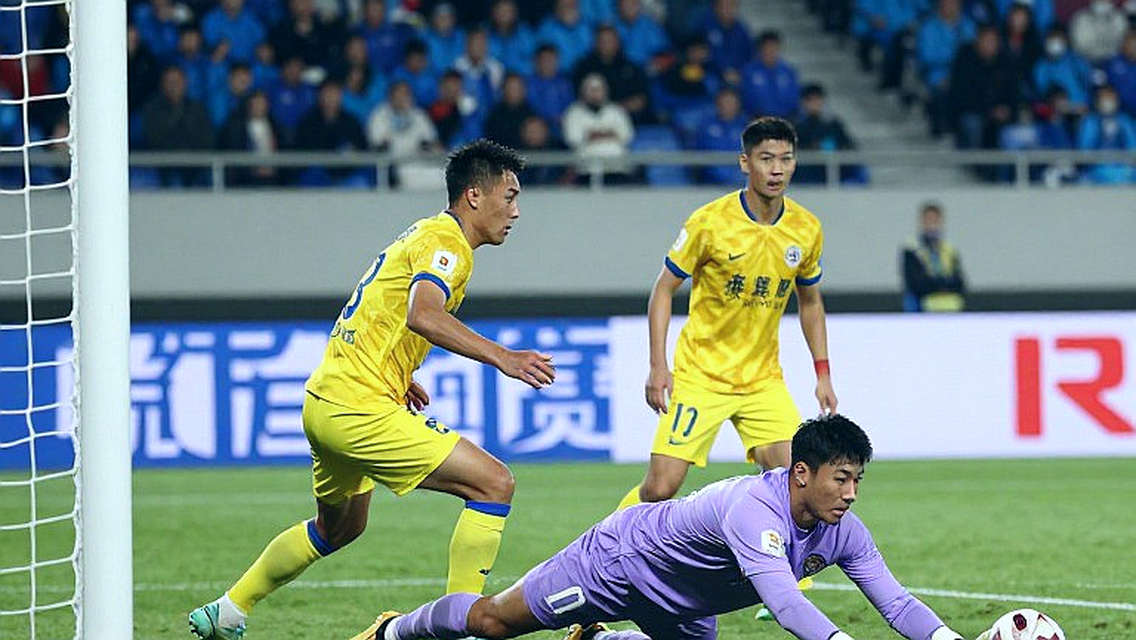 VAR tại V.League: cuộc kiểm tra nằm ở khâu vận hành, không ở pha bóng