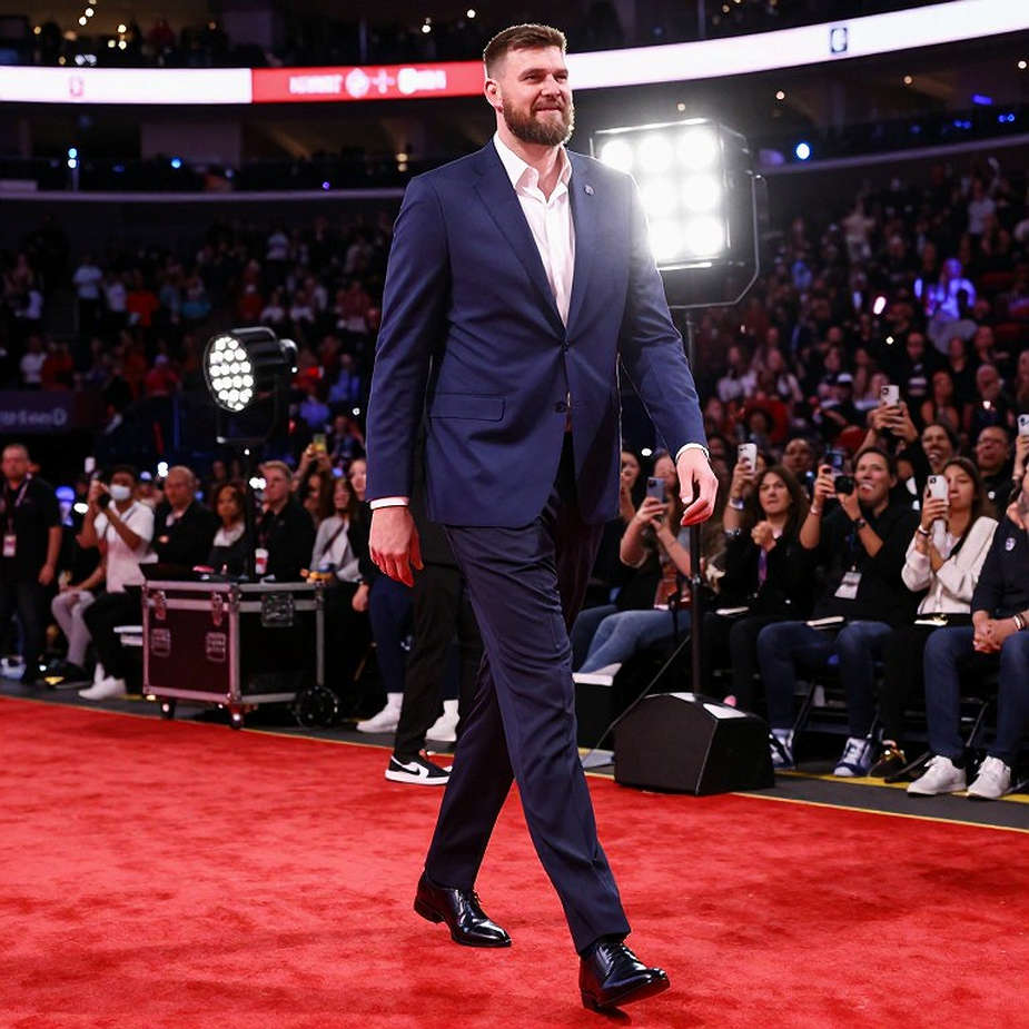 Stephen Curry, hợp đồng 2027 và cái giá của một lời trung thành