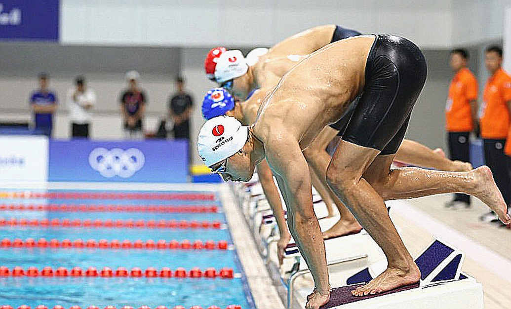 Yu Yiting phá kỷ lục châu Á 100m bướm với 55.17, vẫn kém Vanotterdijk 0.37 giây
