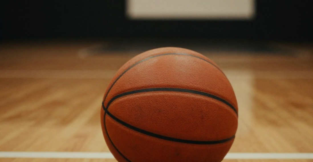 When Analysis Lacks Data: Lessons from an Empty Basketball Report When Analysis Lacks Data: Lessons from an Empty Basketball Report