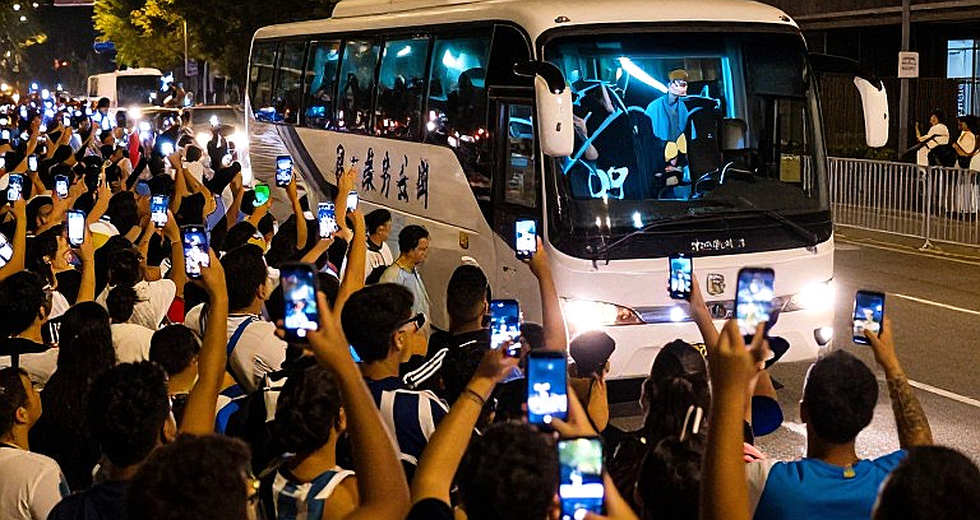 Mượn có nghĩa vụ mua đứt: Khi đội bóng nhỏ ký vào tương lai của chính mình